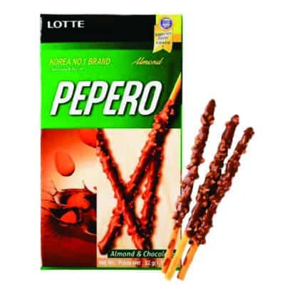 Pepero, sabor a chocolate y con trocitos de almendras